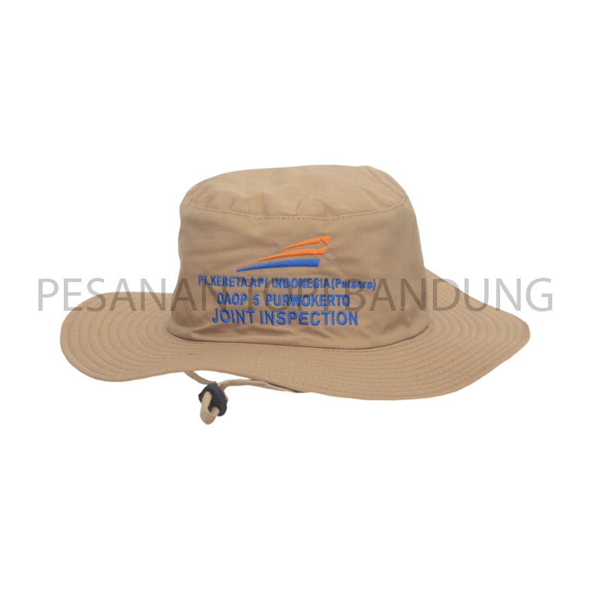 pengrajin topi rimba